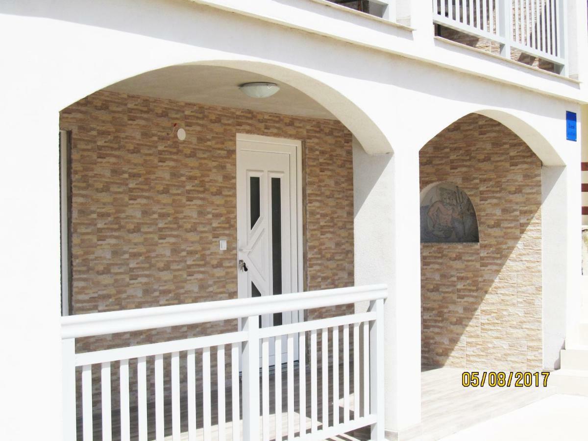 Apartmani Mala Sirena Maslenica Buitenkant foto