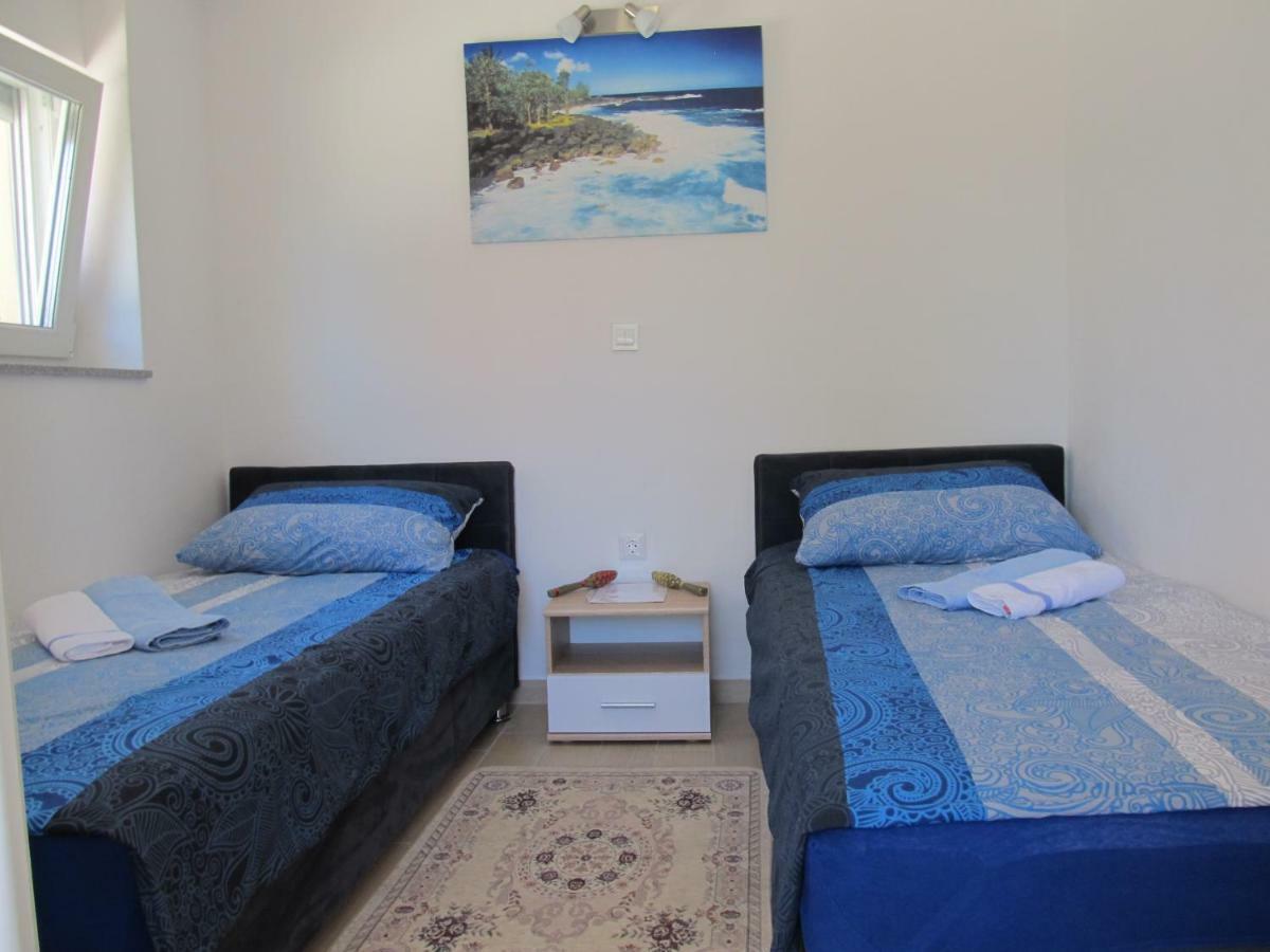 Apartmani Mala Sirena Maslenica Buitenkant foto