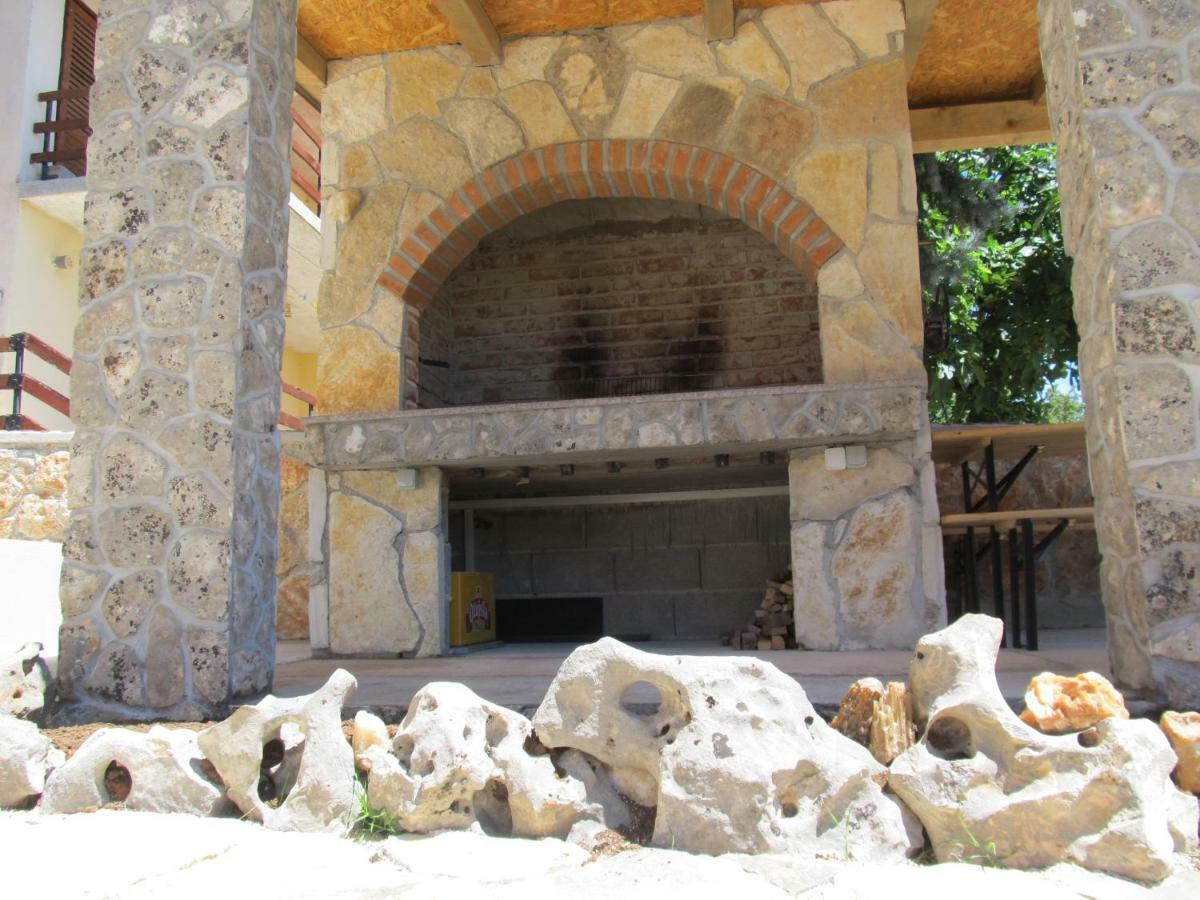 Apartmani Mala Sirena Maslenica Buitenkant foto