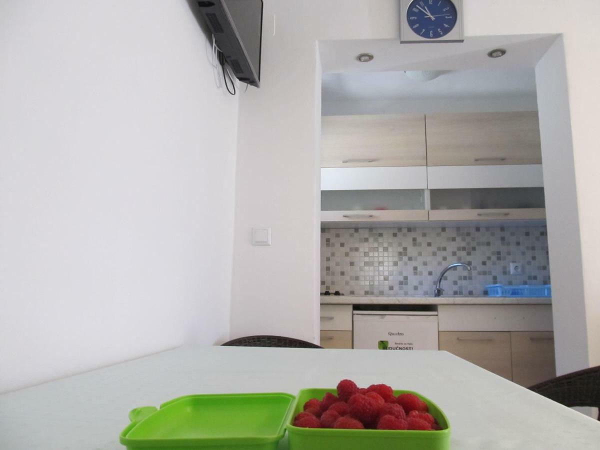 Apartmani Mala Sirena Maslenica Buitenkant foto