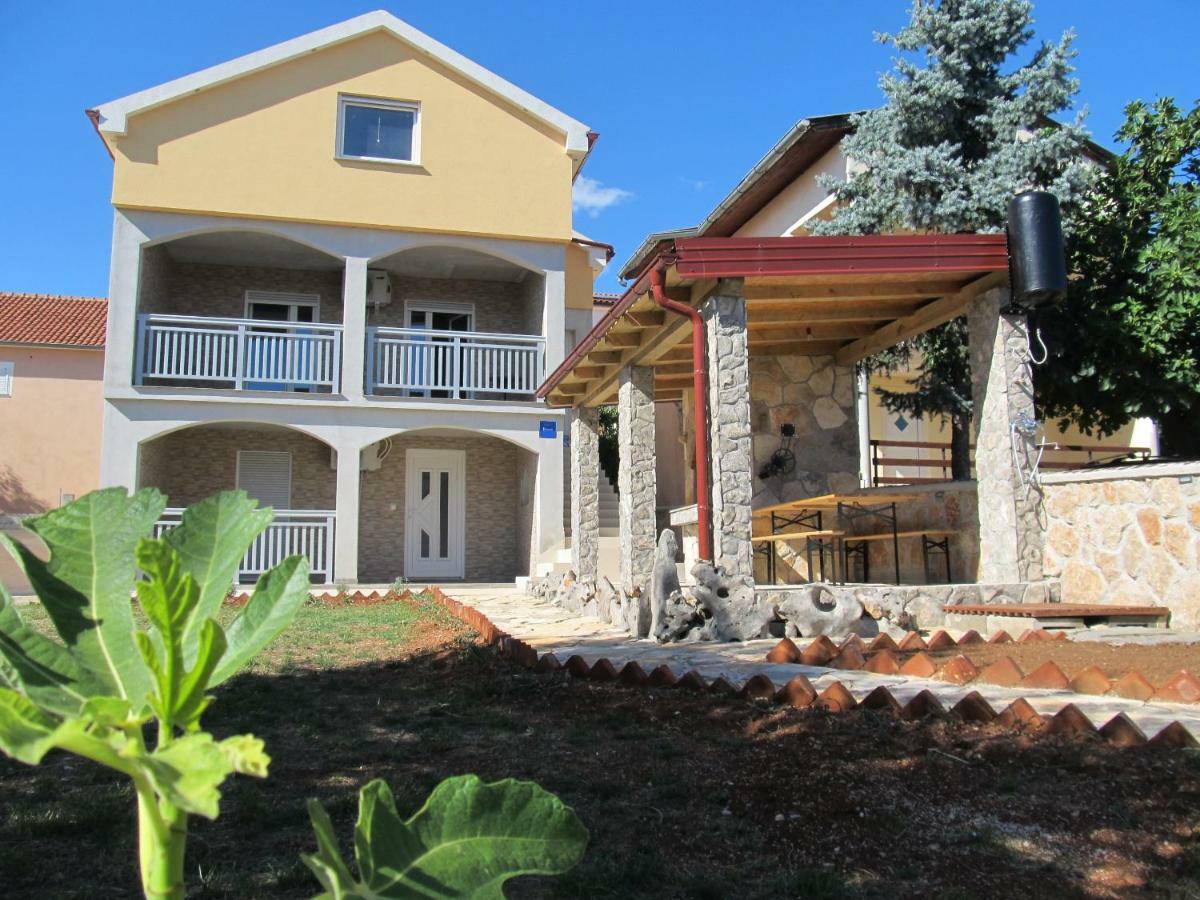 Apartmani Mala Sirena Maslenica Buitenkant foto