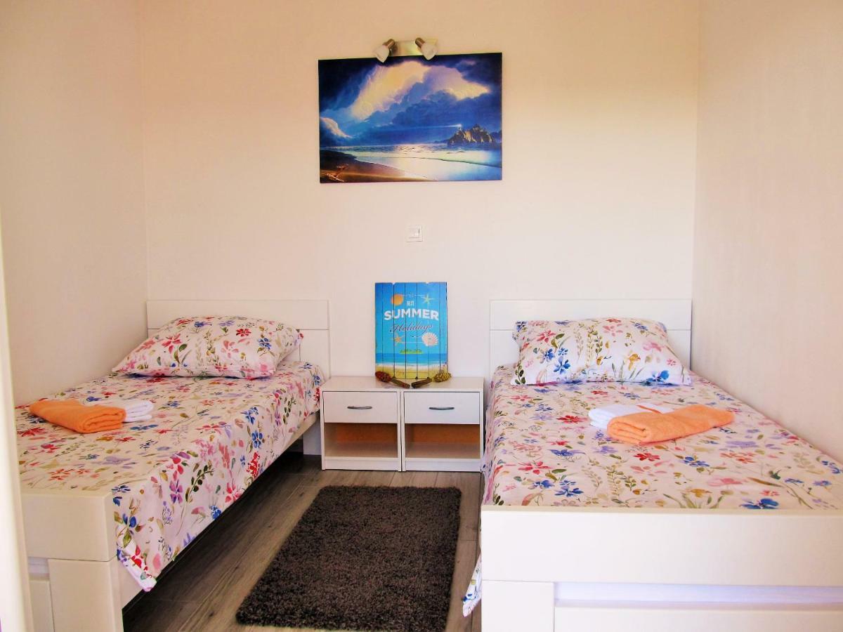 Apartmani Mala Sirena Maslenica Buitenkant foto