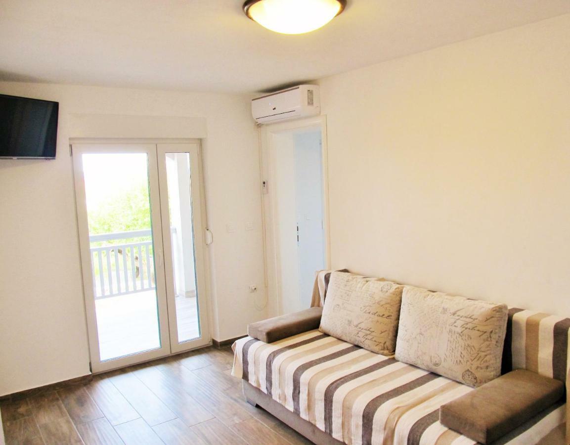 Apartmani Mala Sirena Maslenica Buitenkant foto