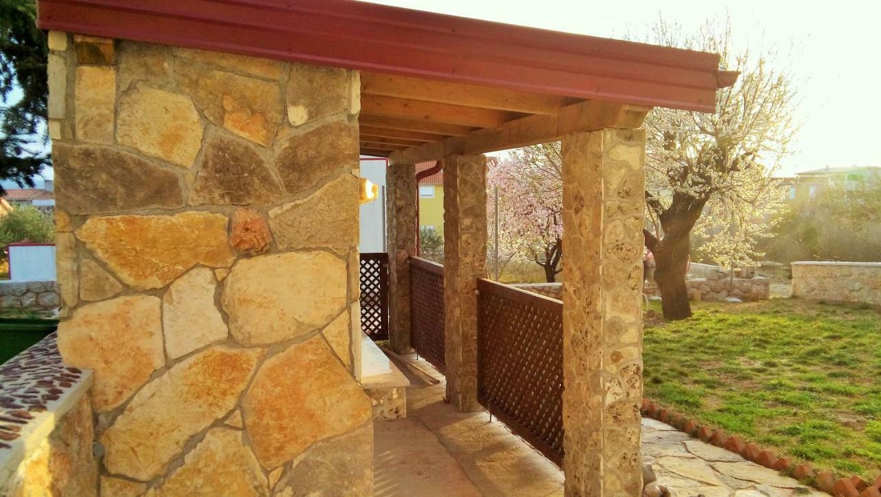 Apartmani Mala Sirena Maslenica Buitenkant foto