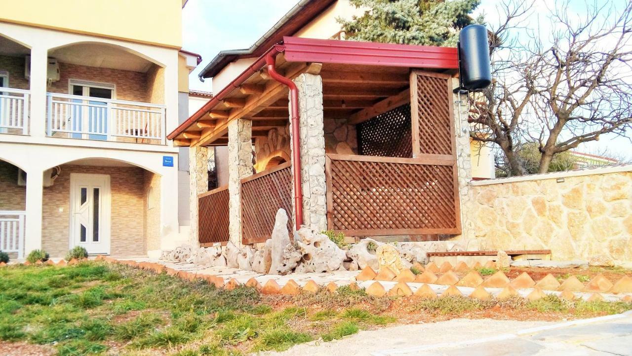 Apartmani Mala Sirena Maslenica Buitenkant foto